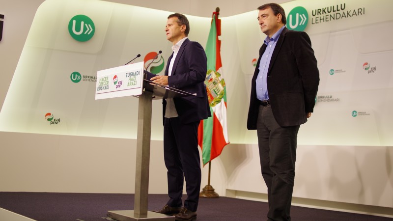 Aitor Esteban y Jokin Bildarratz en el día de la Constitución Española