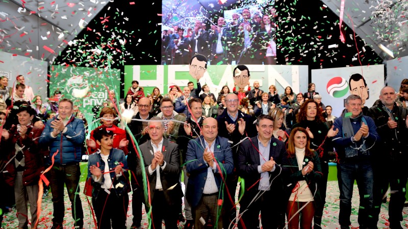 Mitin cierre campaña. Andoni Ortuzar, Iñigo Urkullu, Aitor Esteban, Almudena Otaola, Maribel Vaquero