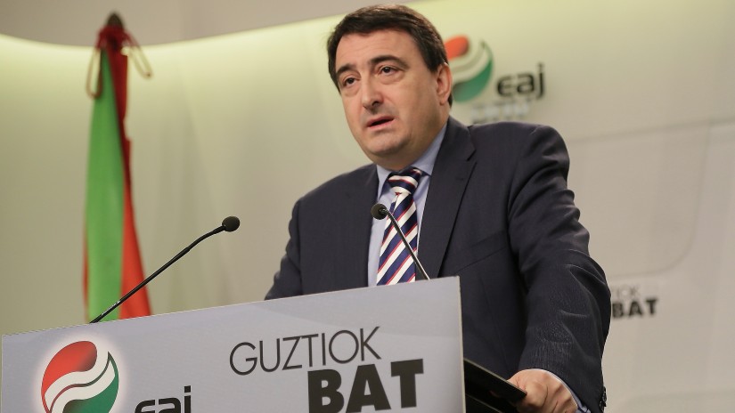 El PNV cree inaceptable el recurso previo de inconstitucionalidad para los Estatutos de Autonomía y exige explicaciones al PSOE