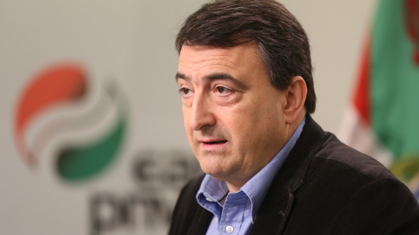 Aitor Esteban exige Rajoy que haga política y le emplaza a asumir que la decisión sobre su status la va a tener que tomar el pueblo catalán