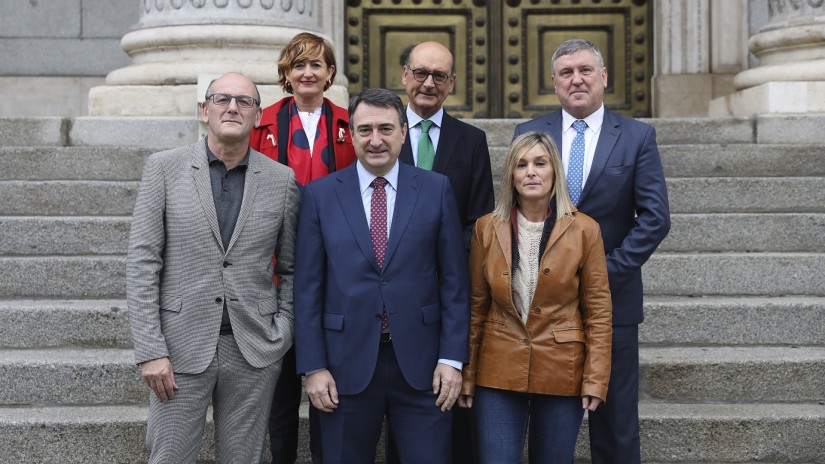 El Grupo Vasco registra su iniciativa para que una Comisión independiente investigue los abusos en el seno de la Iglesia