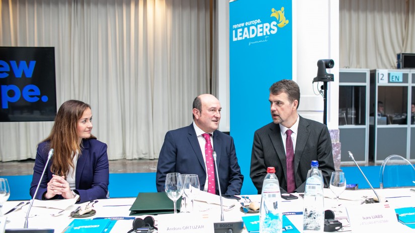 Ortuzar y Esteban participarán mañana en la Cumbre de Líderes de Renew Europe en Bruselas, a la que asisten siete jefes de Estado y primeras ministras y ministros europeos
