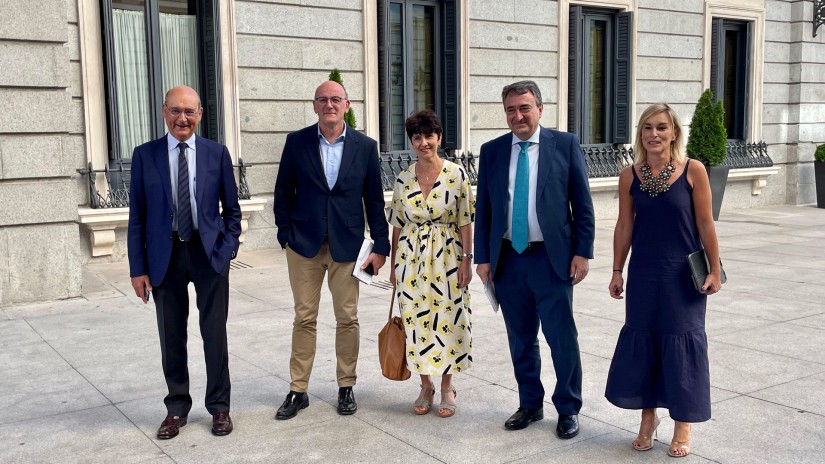 Los y las diputadas electas de EAJ-PNV presentan sus credenciales en el Congreso
