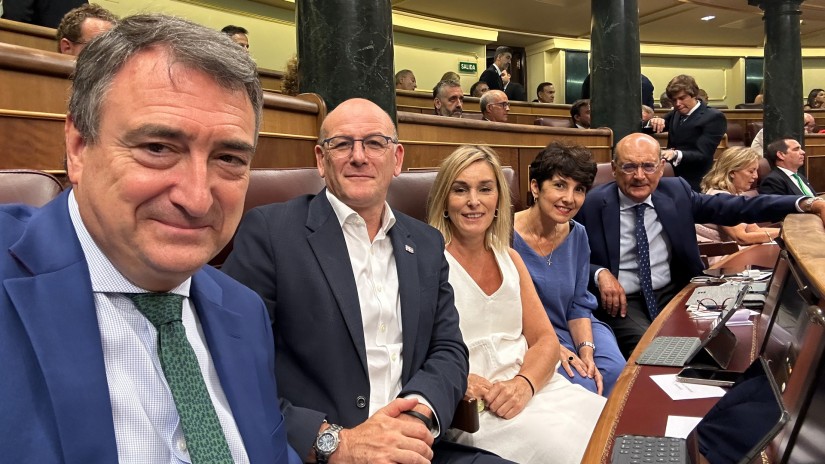 Los cinco representantes de EAJ-PNV adquieren la condición plena de diputados y diputadas