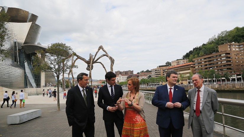 Rementeria y Aburto refuerzan el compromiso entre Bilbao y Bizkaia con un nuevo pacto de titanio