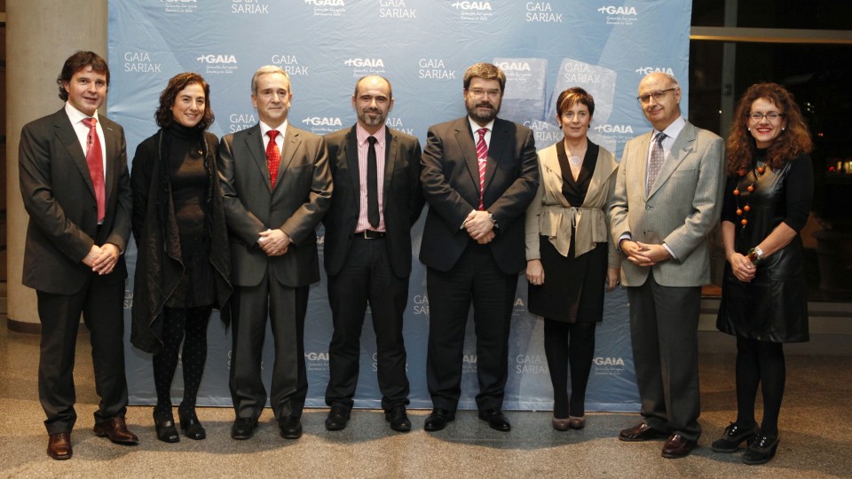 Arantza Tapia, en la V. Edición de los Premios GAIA Sariak 2012, con el resto de galardonados