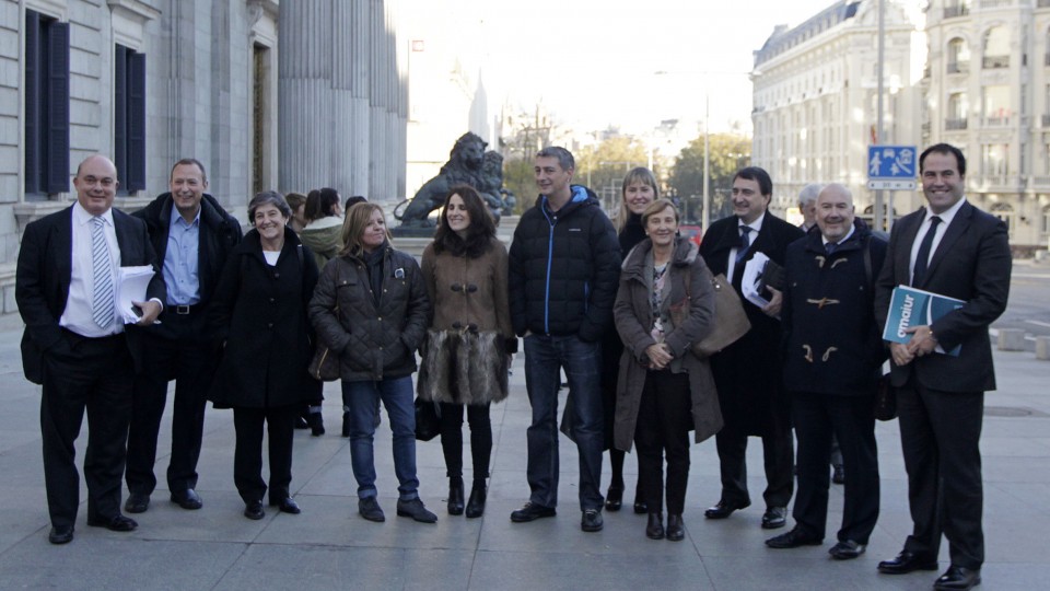 Representantes del Parlamento Vasco comparecen en el Congreso para pedir que los parlamentarios sean incluidos en el Régimen de Seguridad Social