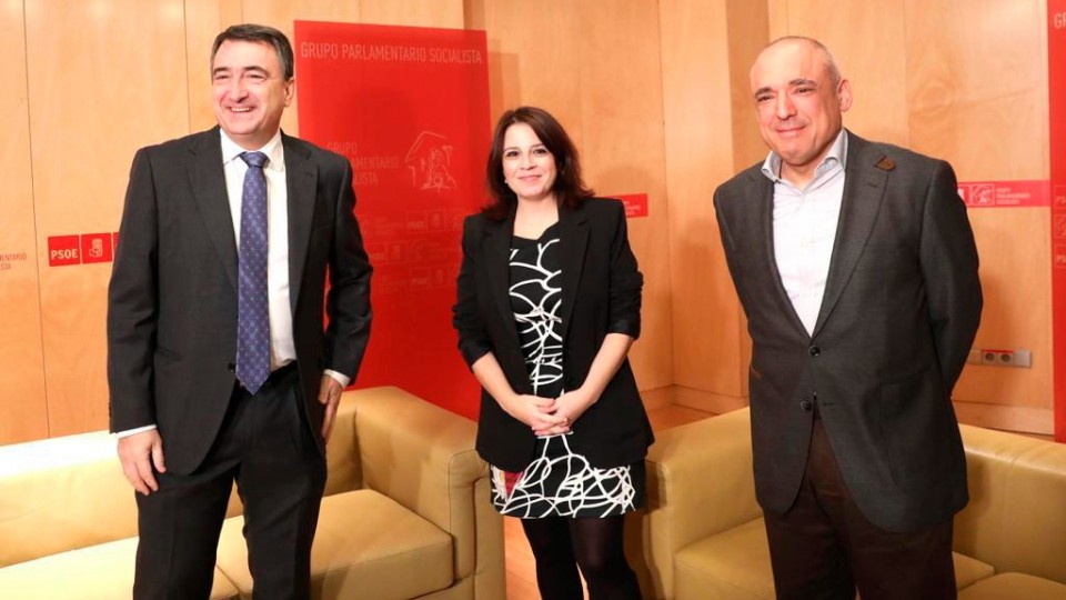  Aitor Esteban con Adriana Lastra y Rafael Simancas