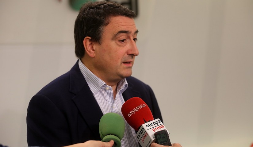 Aitor Esteban cree que la reunión entre Rajoy y Sánchez "es el preludio de una gran coalición para un futuro gobierno"
