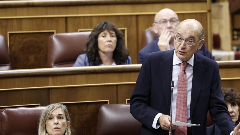 El Grupo Vasco pide al Gobierno español que el CNI y el Ministerio del Interior dejen de supervisar las redes y los sistemas de información de los servicios públicos que presta el Gobierno Vasco El Grupo Vasco pide al Gobierno español que el CNI y el Ministerio del Interior dejen de supervisar las redes y los sistemas de información de los servicios públicos que presta el Gobierno Vasco